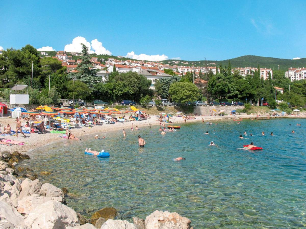 Apartment Nikol - CKV122 Crikvenica Bagian luar foto